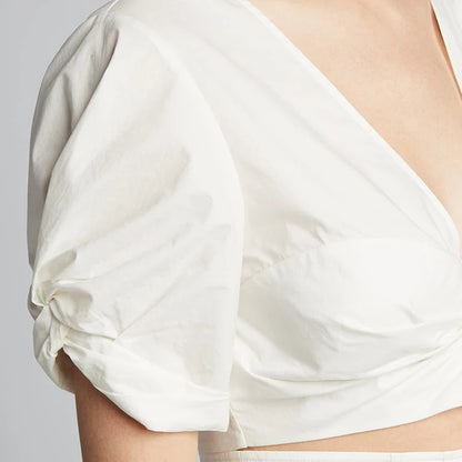 Biały komplet crop top z bufiastymi rękawami i spódnica maxi