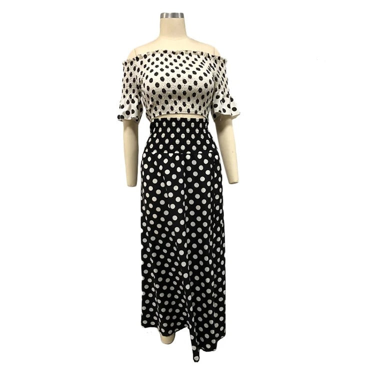 Czarno-biały komplet w grochy top hiszpanka i spódnica maxi