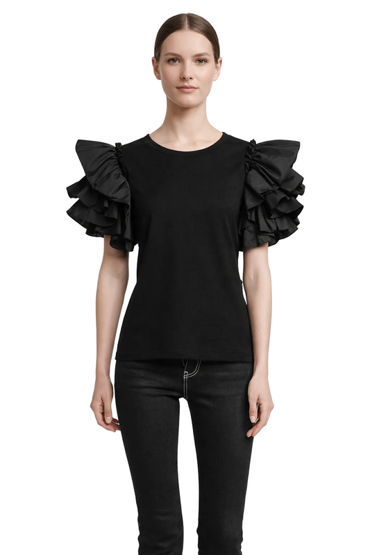 Czarny top z krótkim rękawem i warstwowymi falbanami