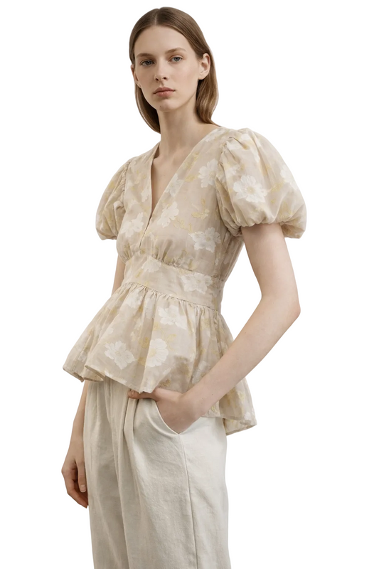 Jasnobeżowa bluzka w kwiaty z bufiastymi rękawami